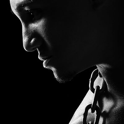 Studio - Model Holding Chain